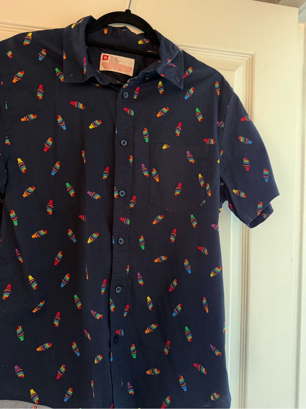 Navy Short-Sleeve Button-Down Shirt with rainbow icecream cones. Mens size Med - Picture 2 of 3